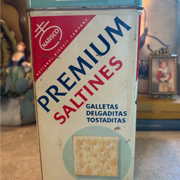Vintage 1960's Nabisco Saltine Tin English & Spanish - Picture 2 of 10